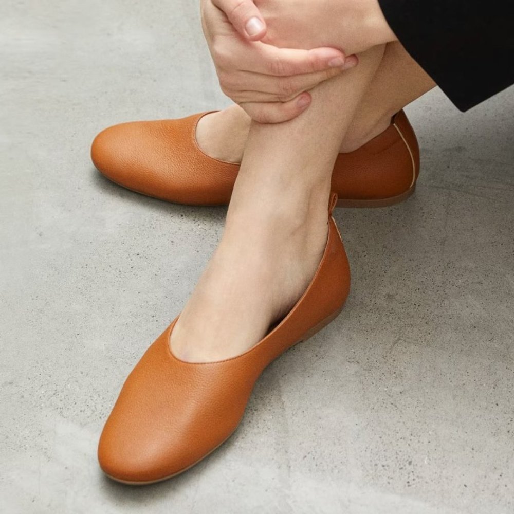 Everlane Women's Flats in Tan